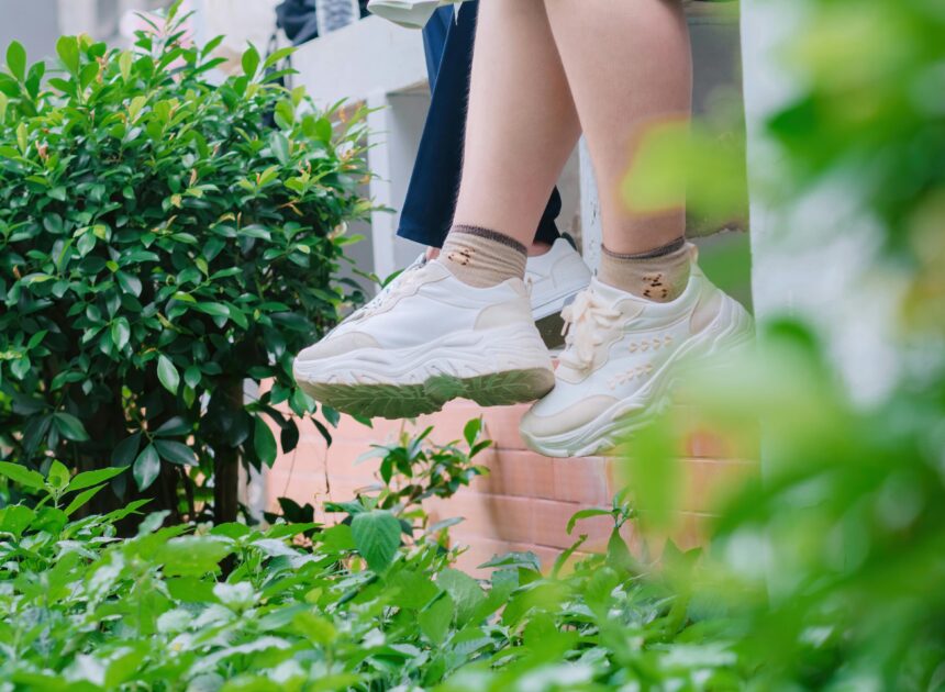 Najpopularniejsze modele sneakersów i jak je dopasować do stylizacji