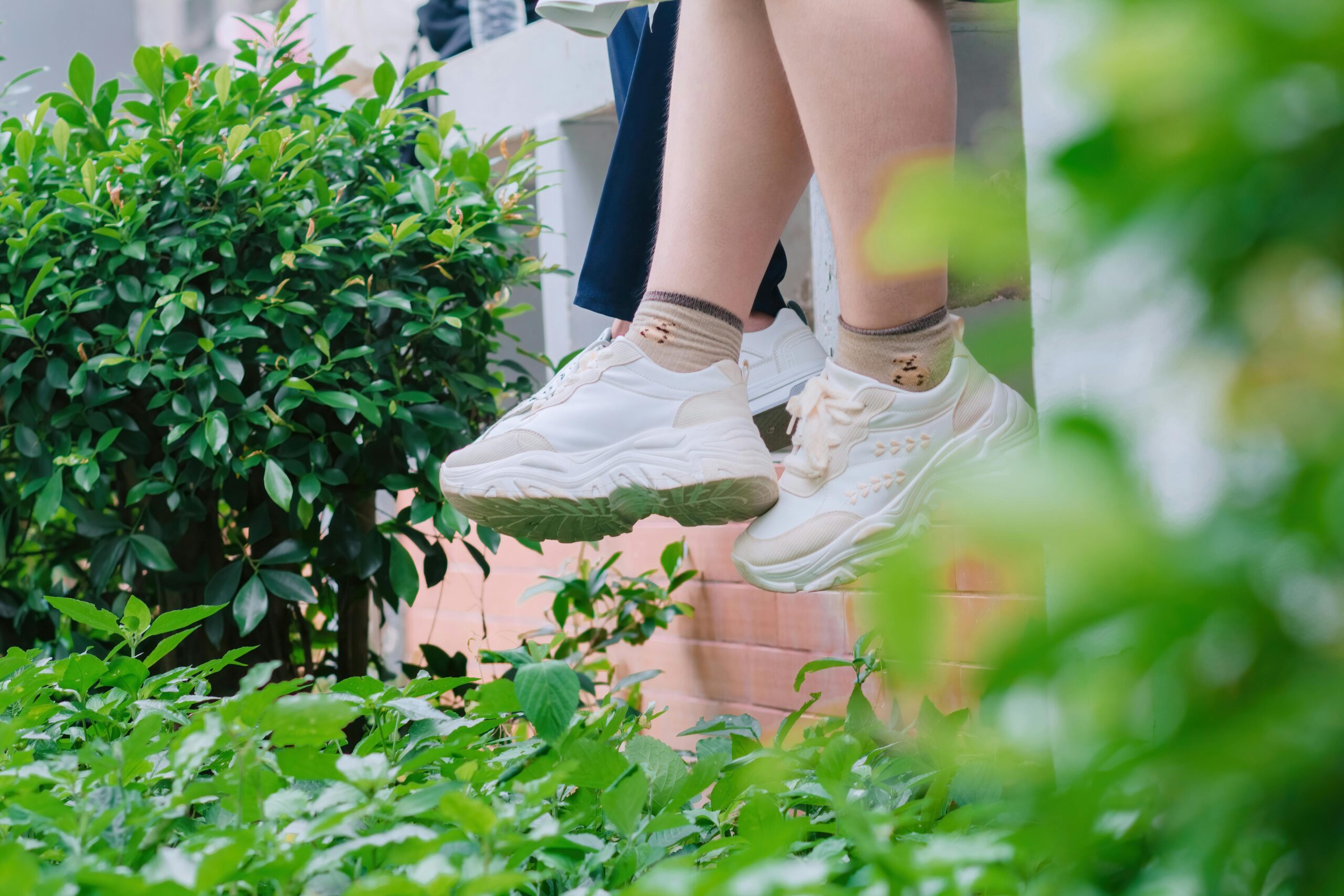 Najpopularniejsze modele sneakersów i jak je dopasować do stylizacji